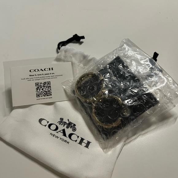 Stunning Gorgeous Gold Coach Hoop Earrings - Picture 3 of 5